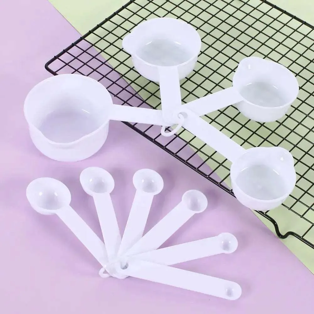 Plastic Measuring Cups Set