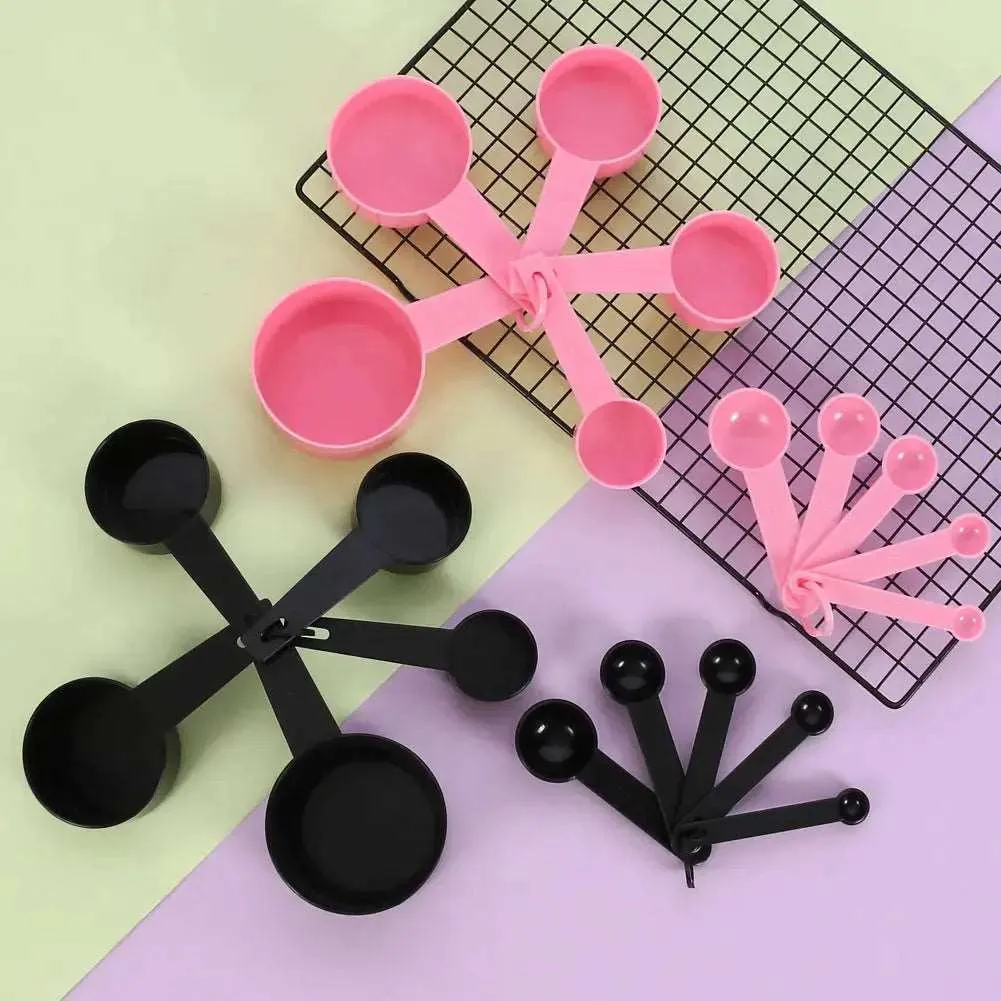 Plastic Measuring Cups Set