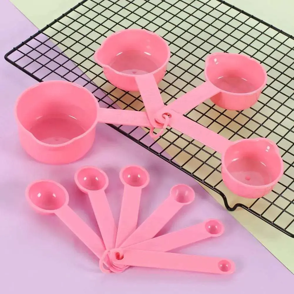 Plastic Measuring Cups Set