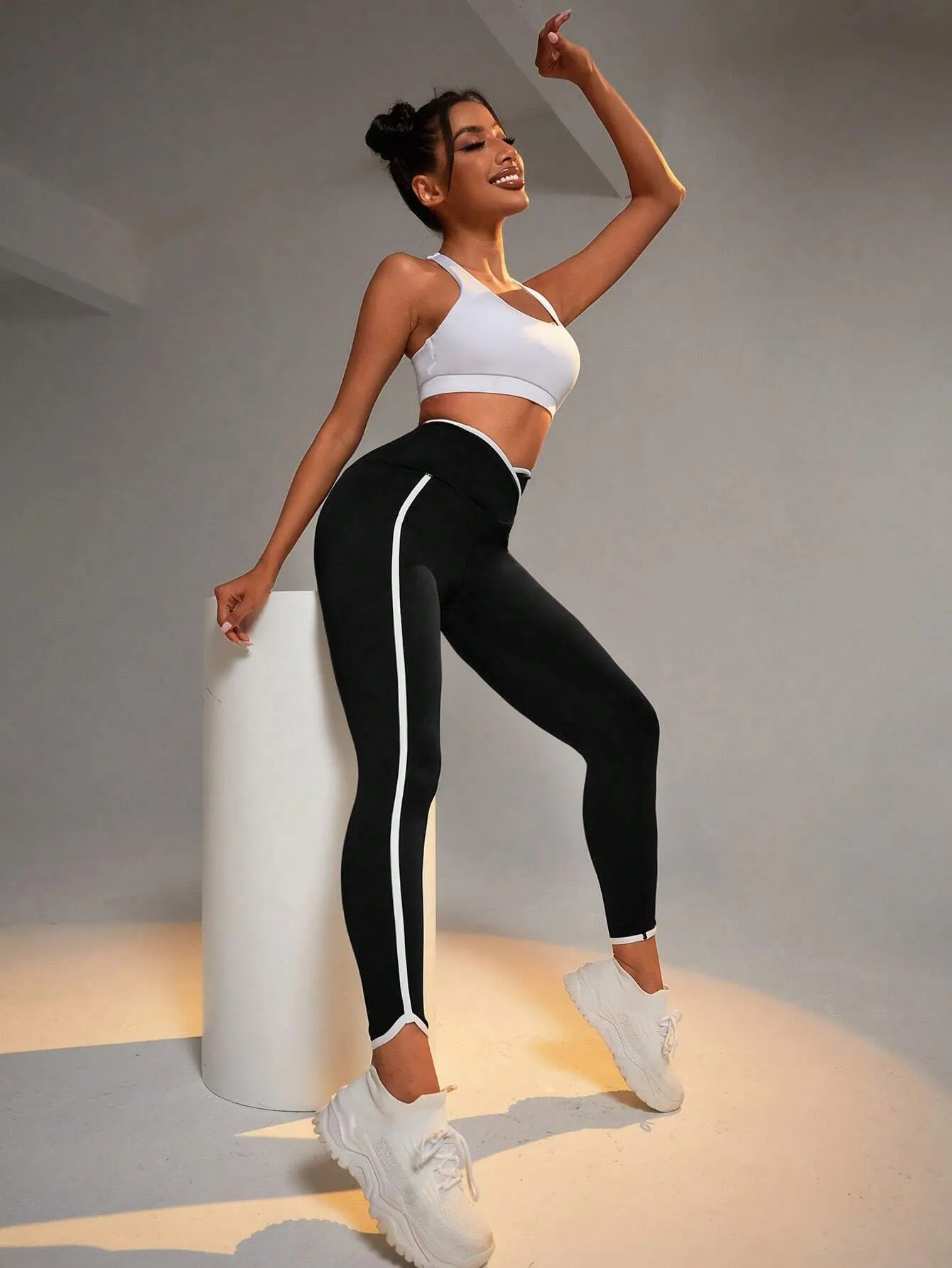 SHEIN Yoga Trendy Contrast Binding Sports Leggings