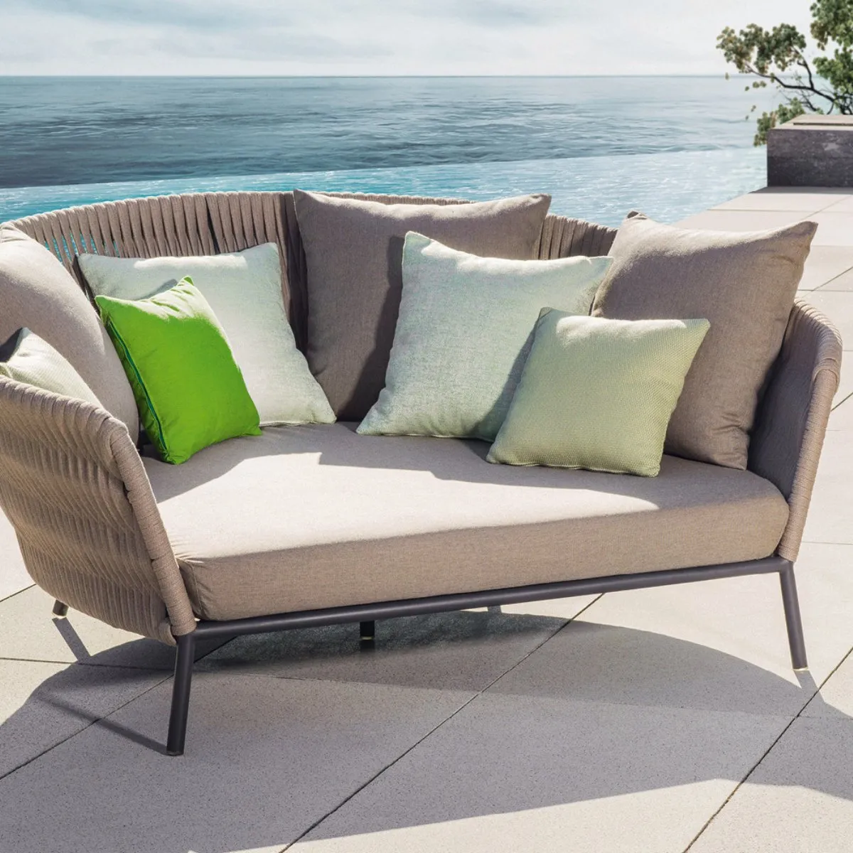 Wing Daybed